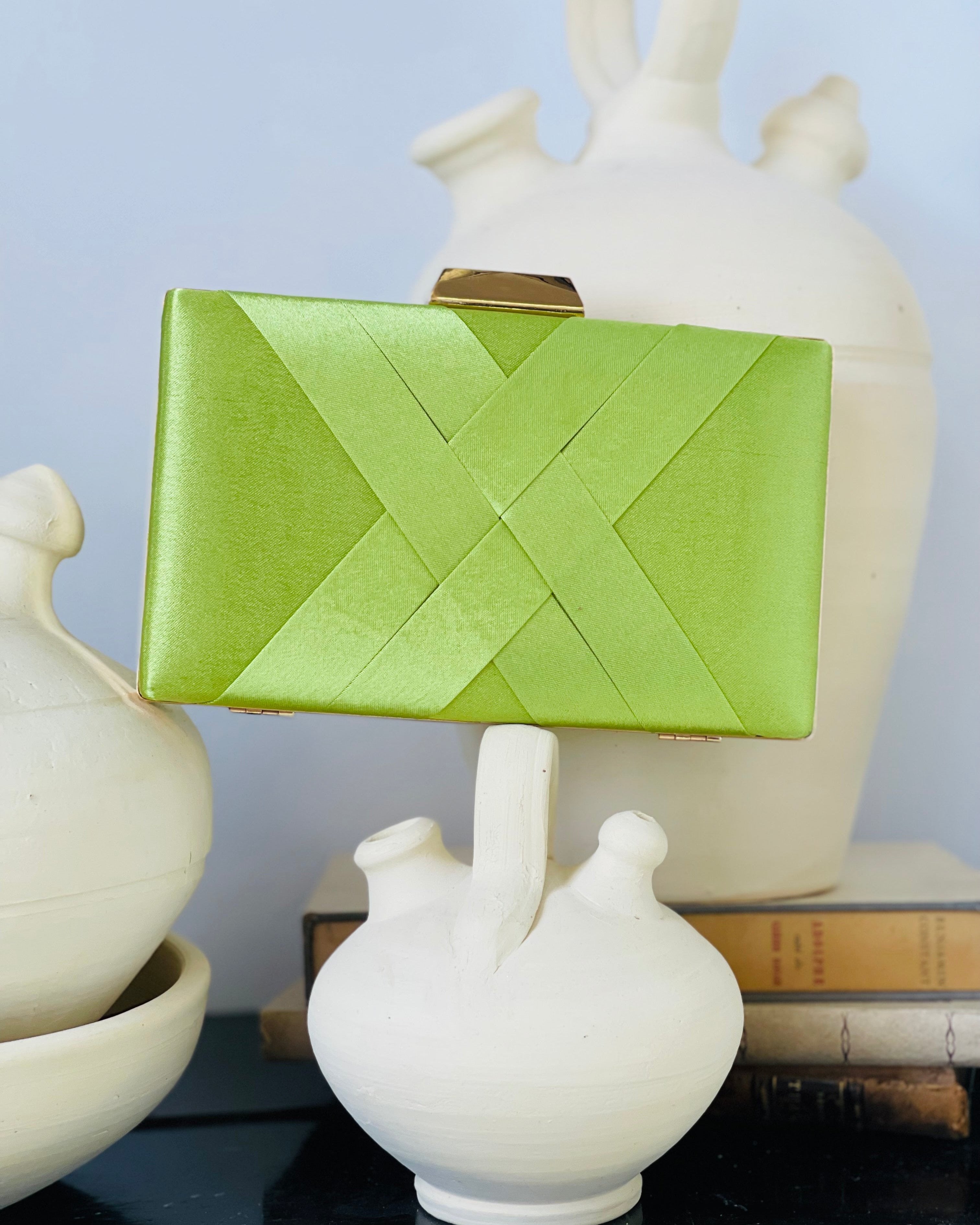 Bolso caja antelina cruzado Pistacho