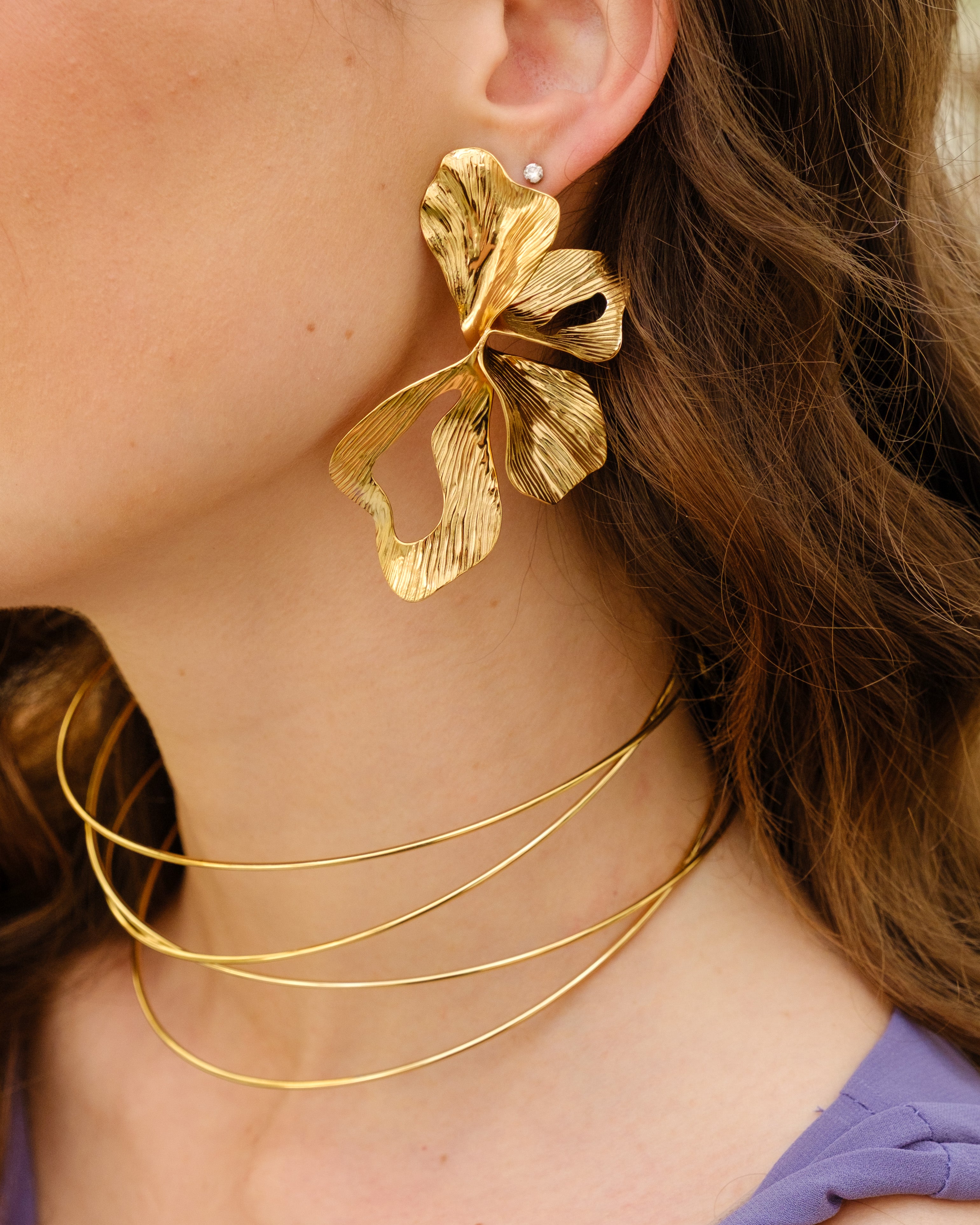 Gold Geneva rigid choker