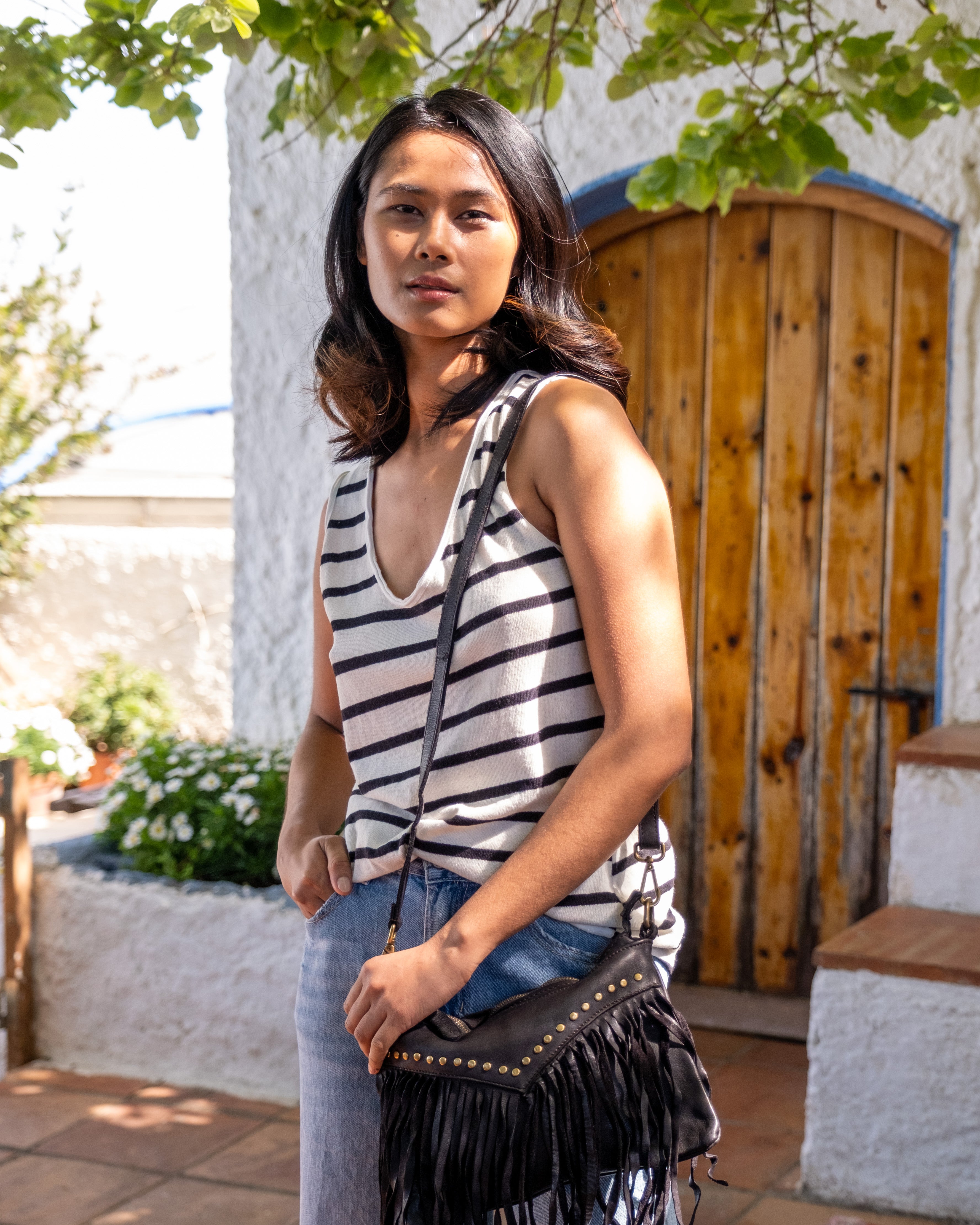 CAMISETA TIRANTES CON PUNTILLA NEGRA