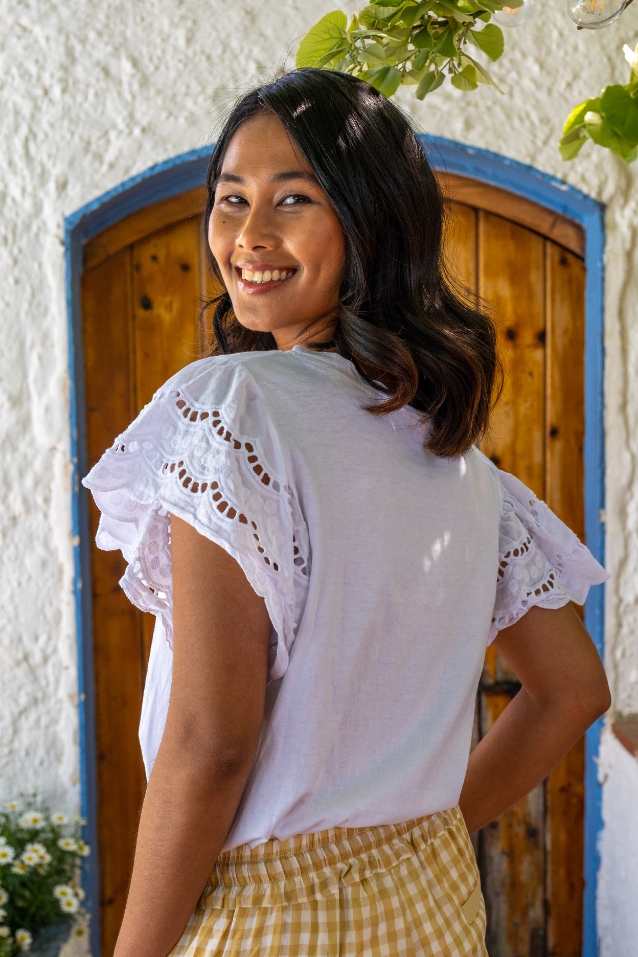CAMISETA CON MANGA MARIPOSA EN BORDADO SUIZO