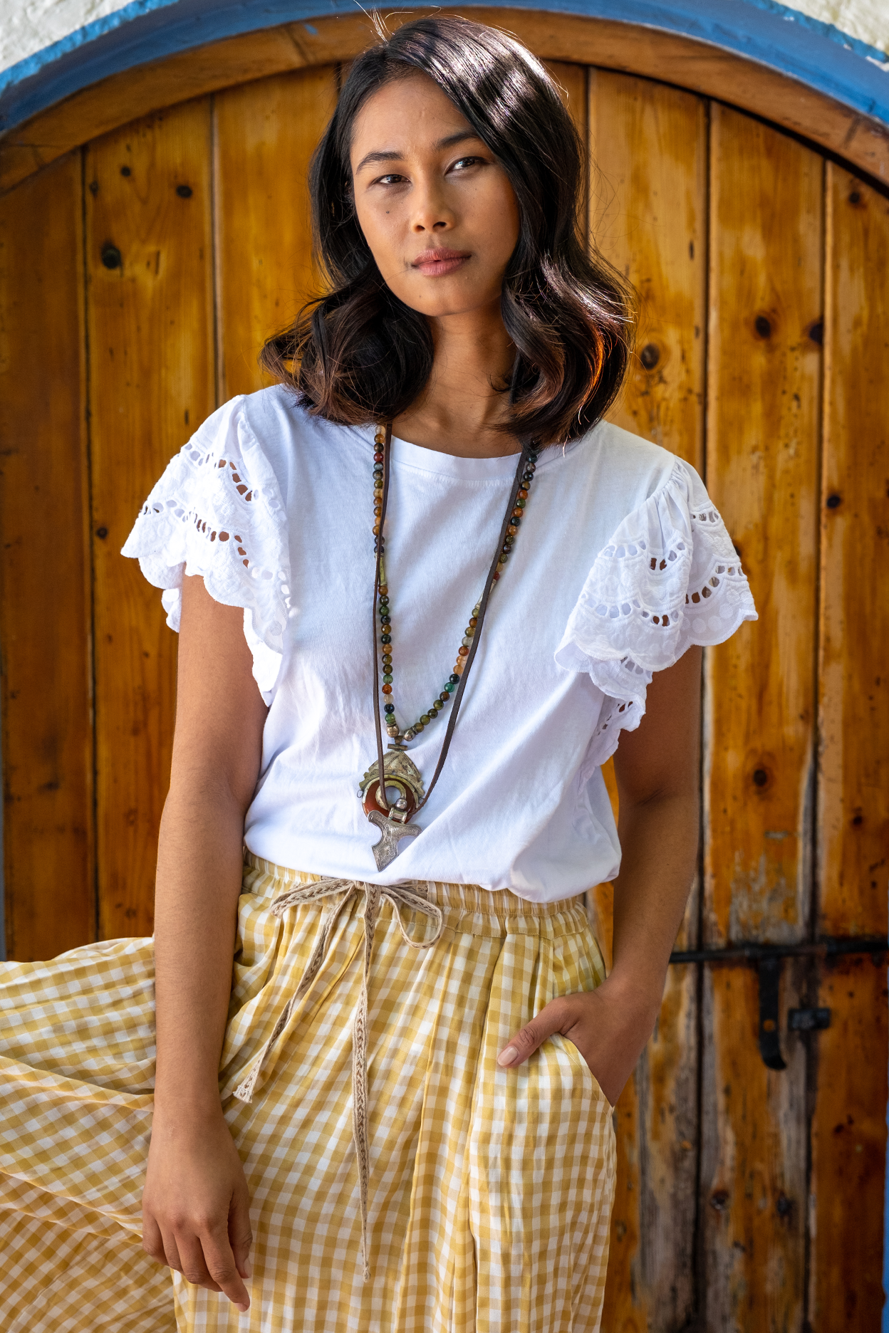 CAMISETA CON MANGA MARIPOSA EN BORDADO SUIZO