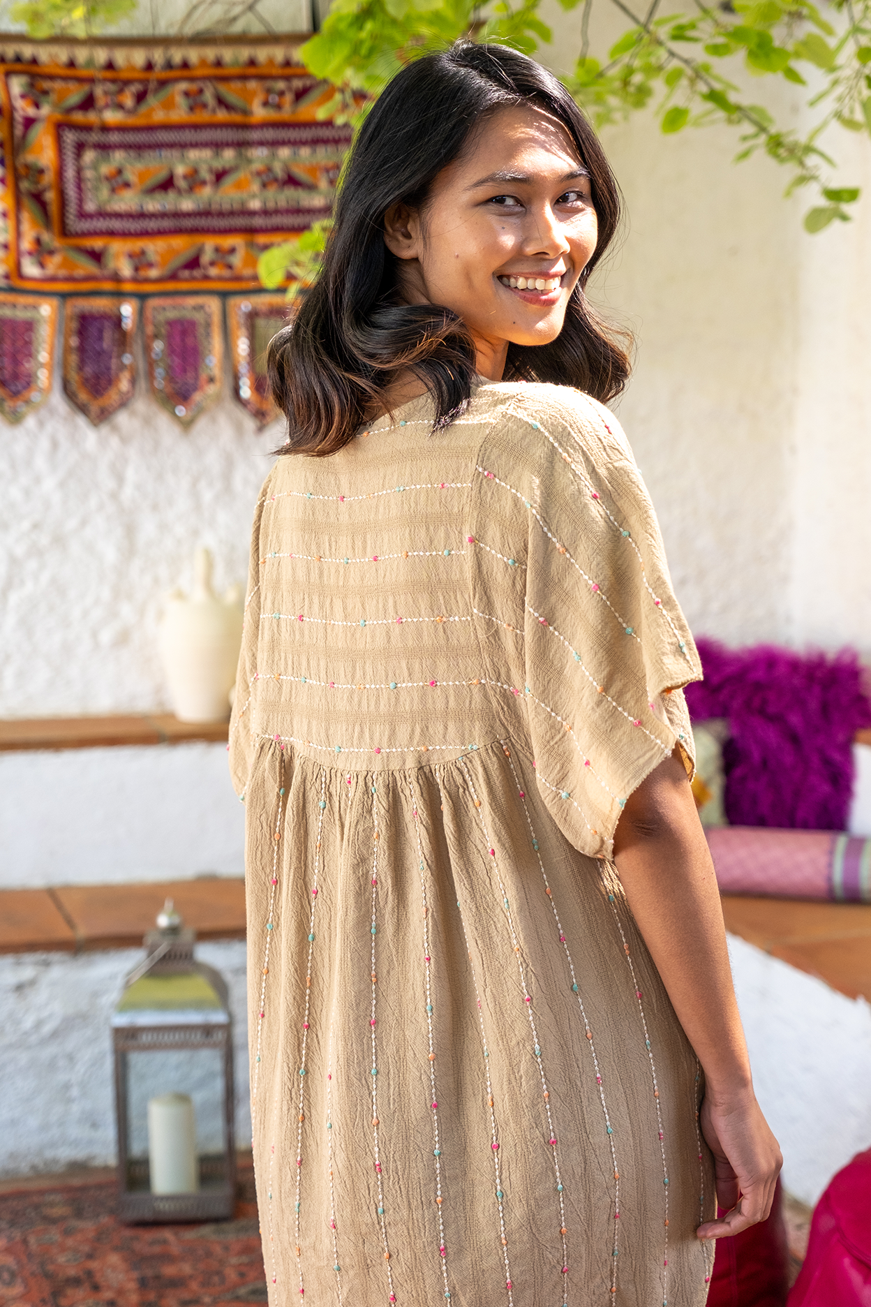 VESTIDO BORDADO BEIGE