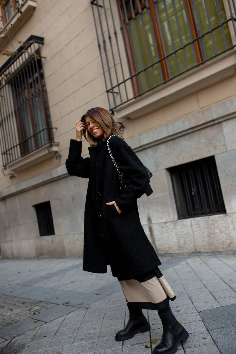 Abrigo manga abullonada negro elvestidordecandela