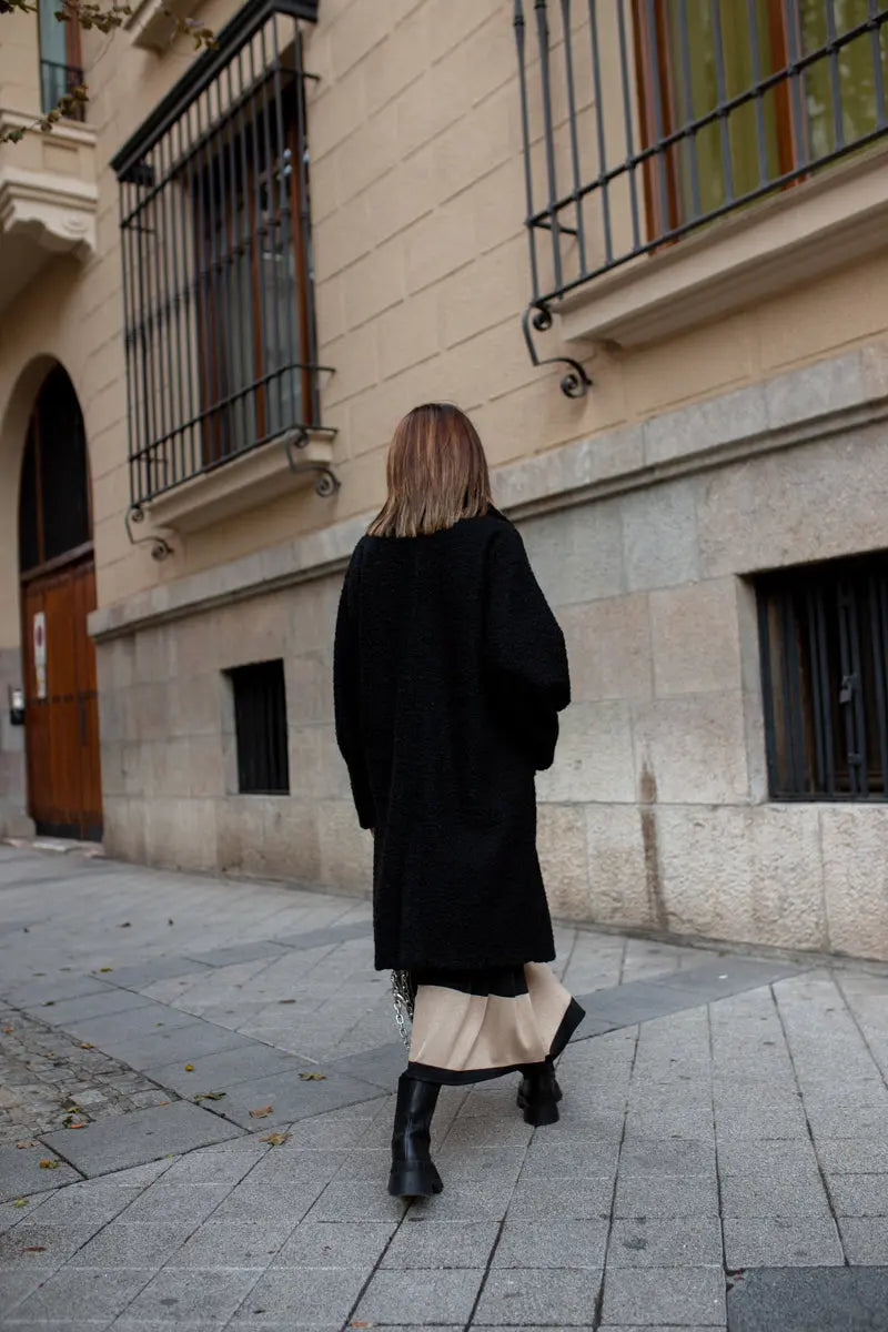 Abrigo manga abullonada negro elvestidordecandela