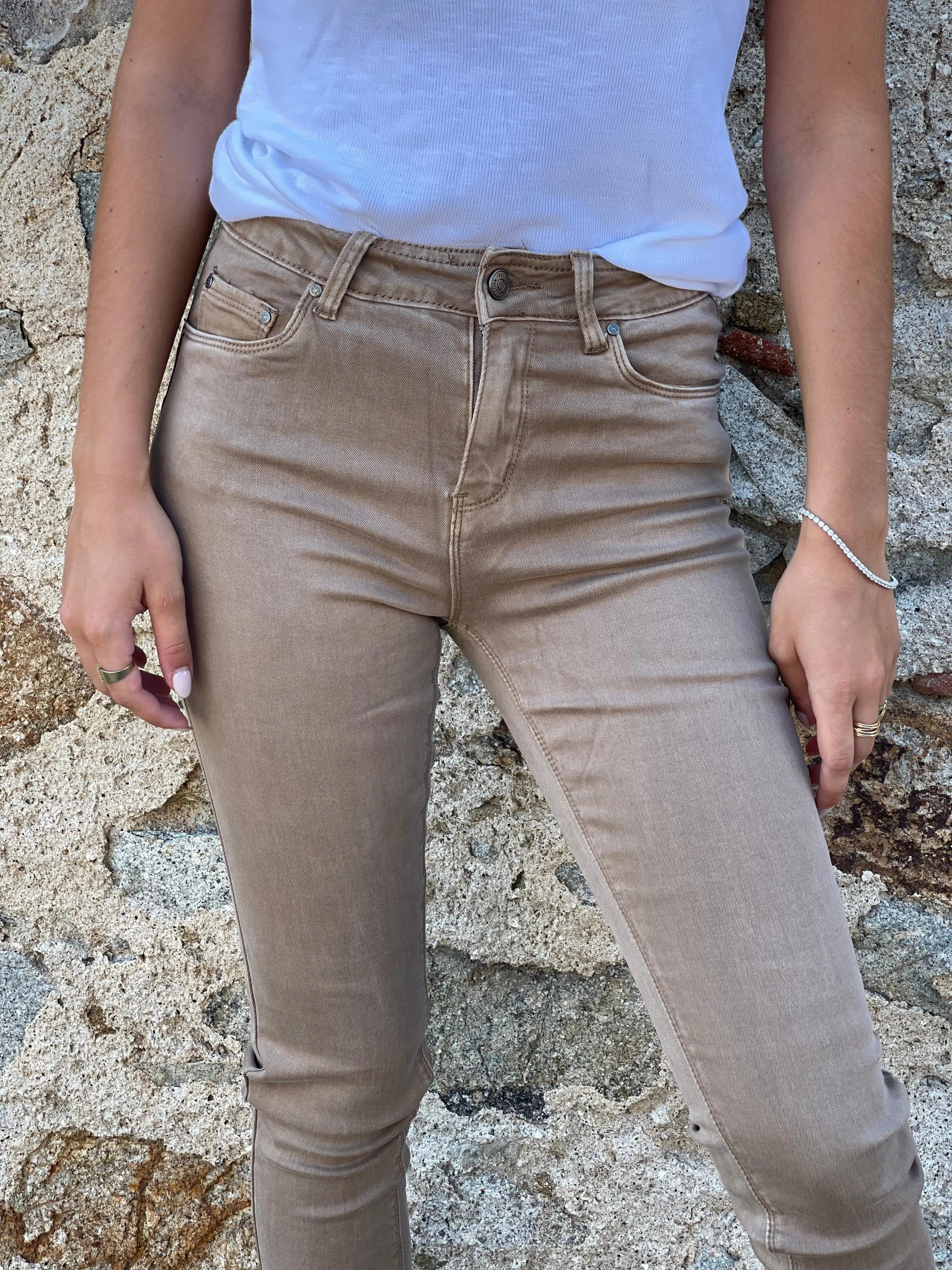 Pantalón sarga push-up camel elvestidordecandela