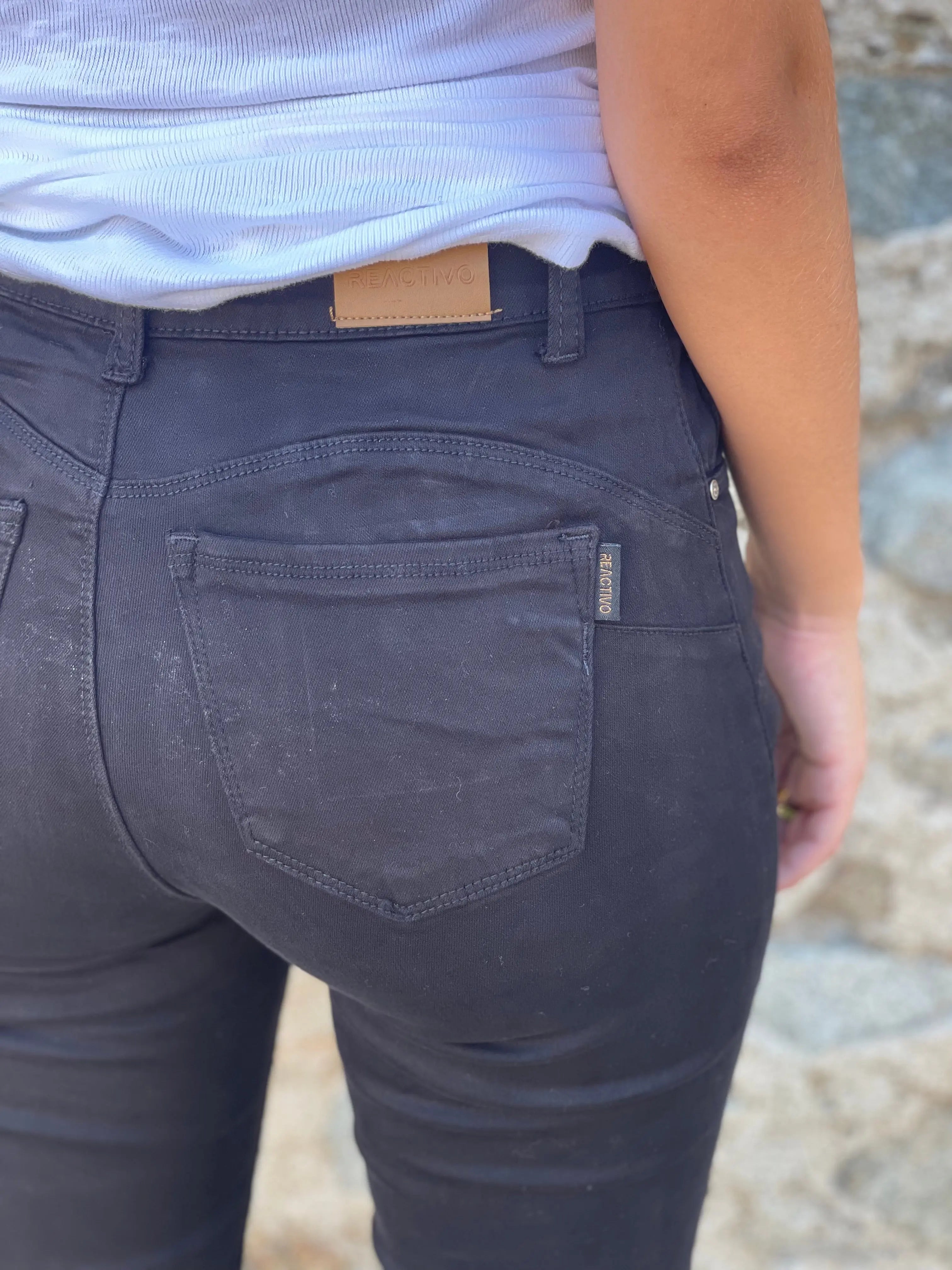 Pantalón sarga push-up negro elvestidordecandela